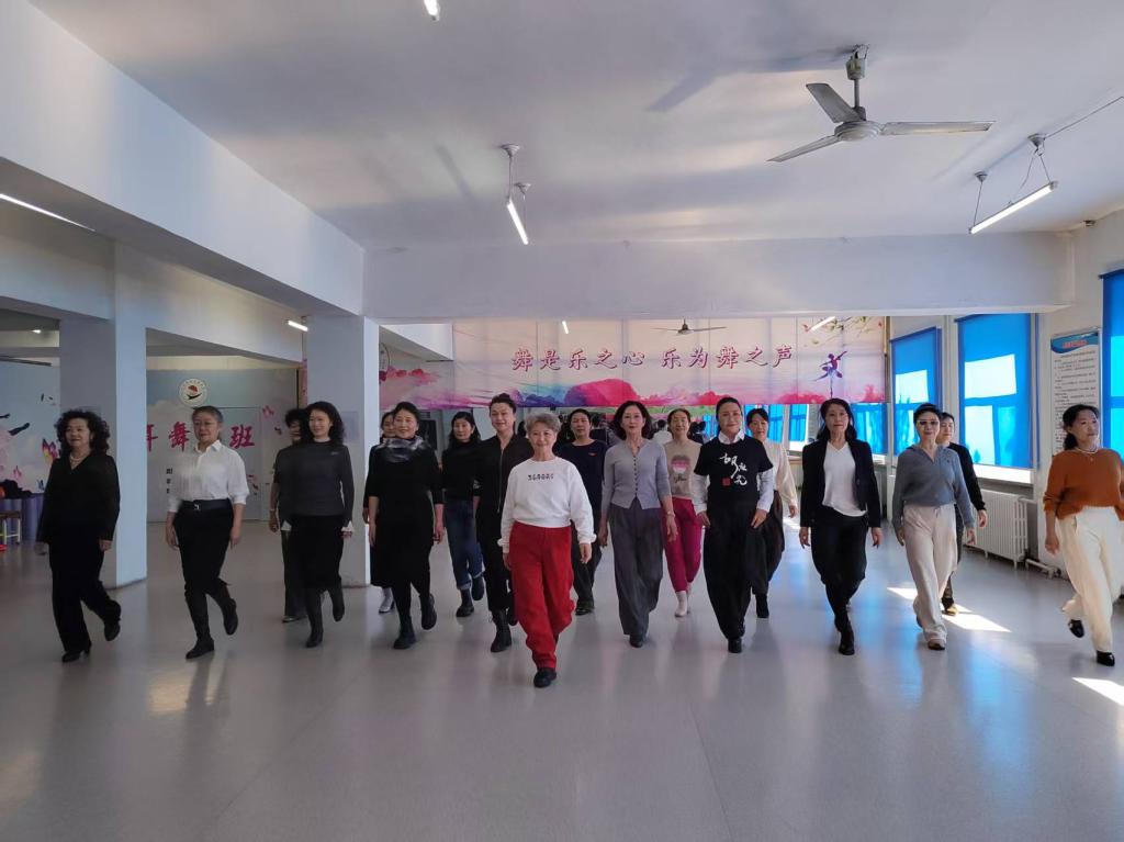 多元课程助力银龄焕新彩